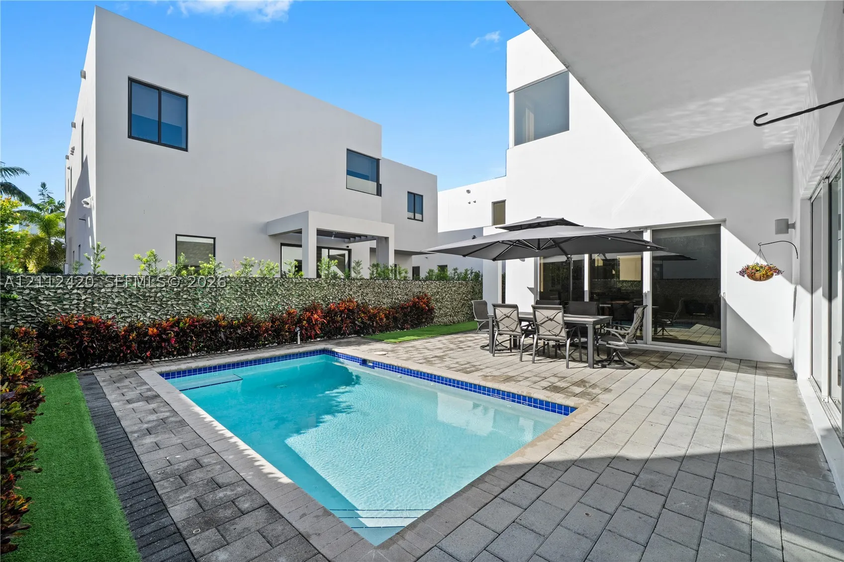 10054 NW 76th Ter