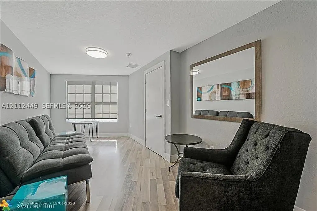 725 SE 14th Court