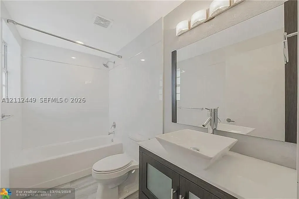725 SE 14th Court