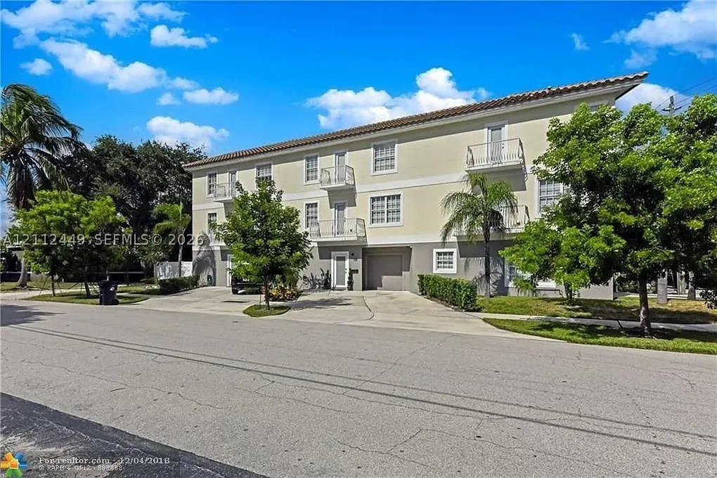 725 SE 14th Court