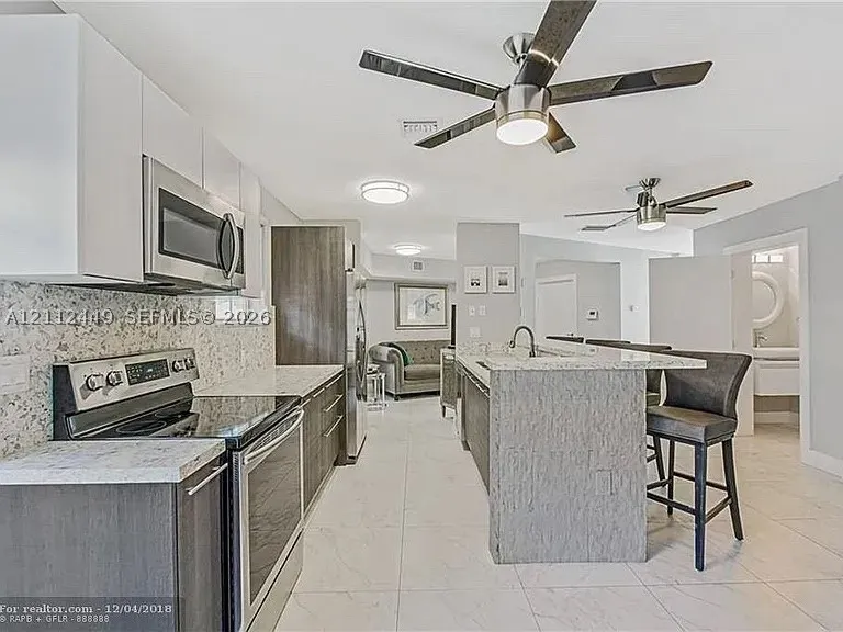 725 SE 14th Court