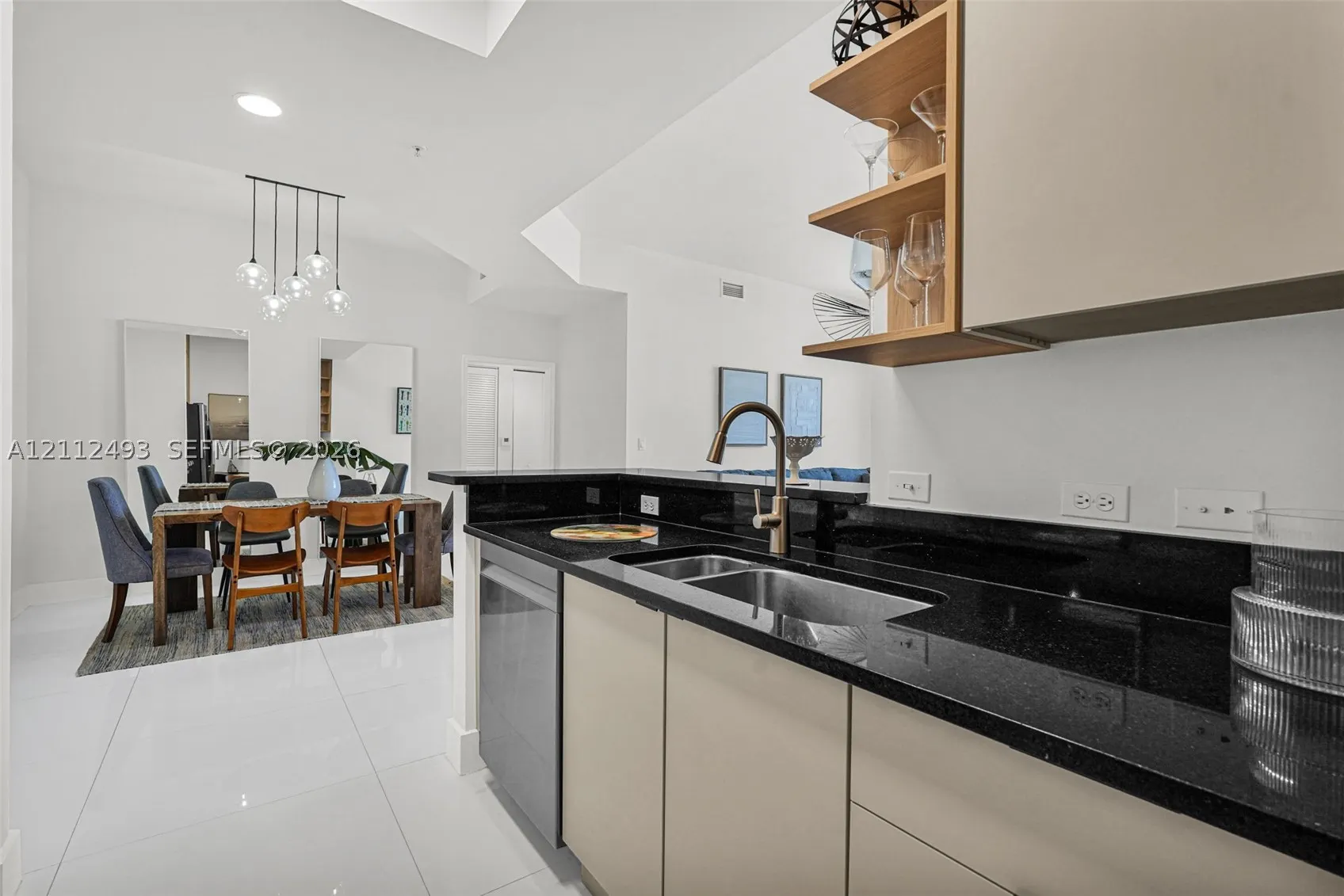 2775 NE 187th St #PENTHOUSE 3--REMODELED-