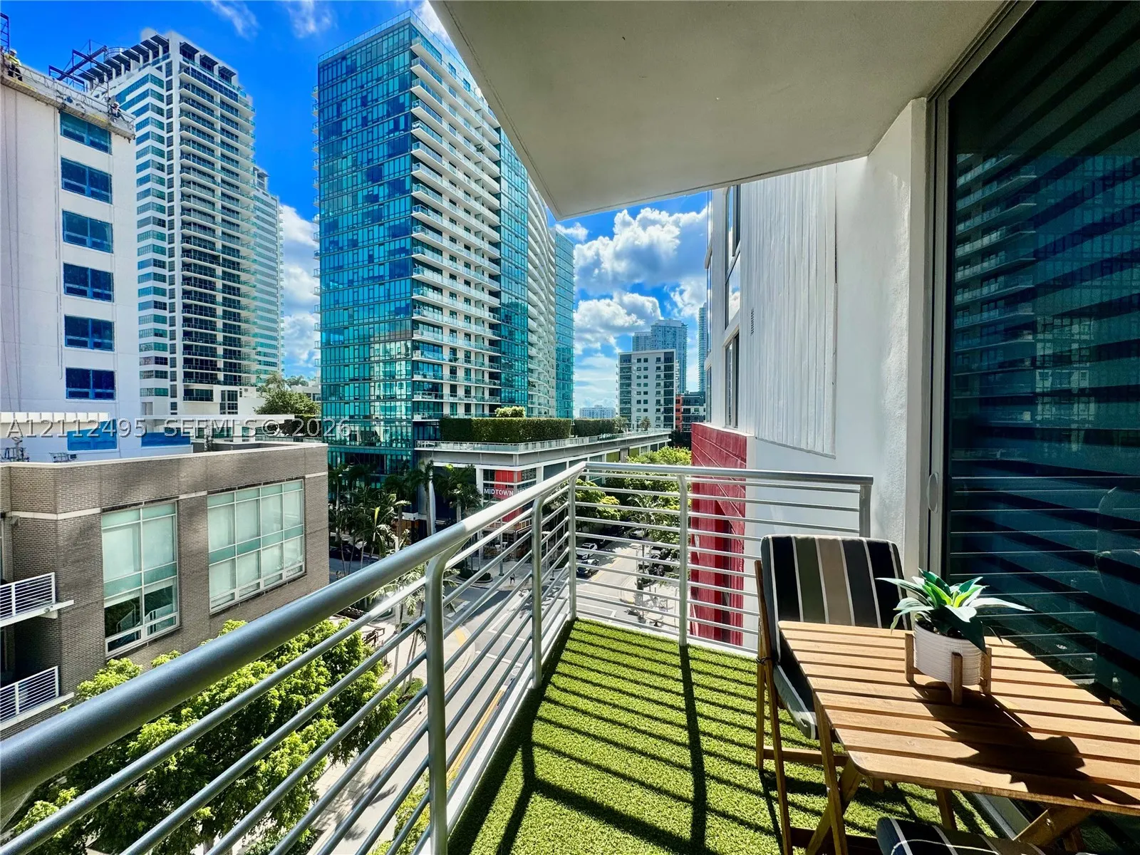 90 NE 32nd St #613