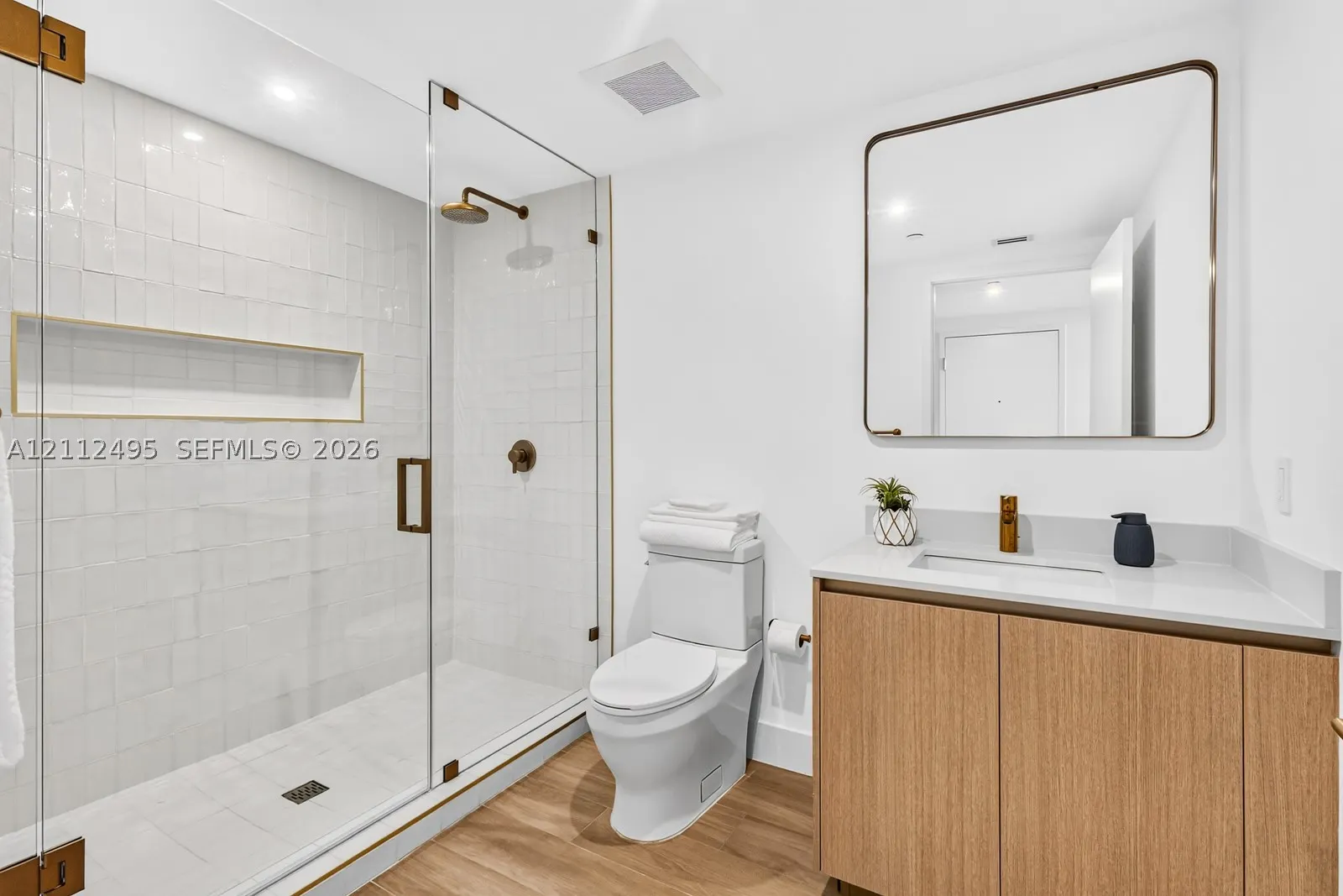 90 NE 32nd St #613