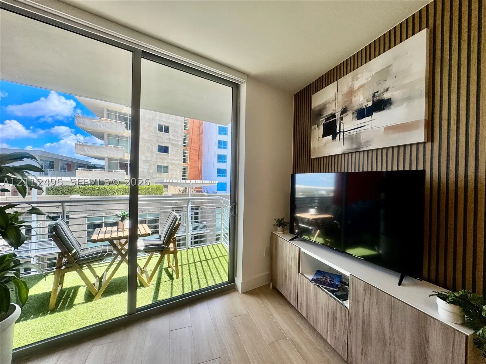 90 NE 32nd St #613