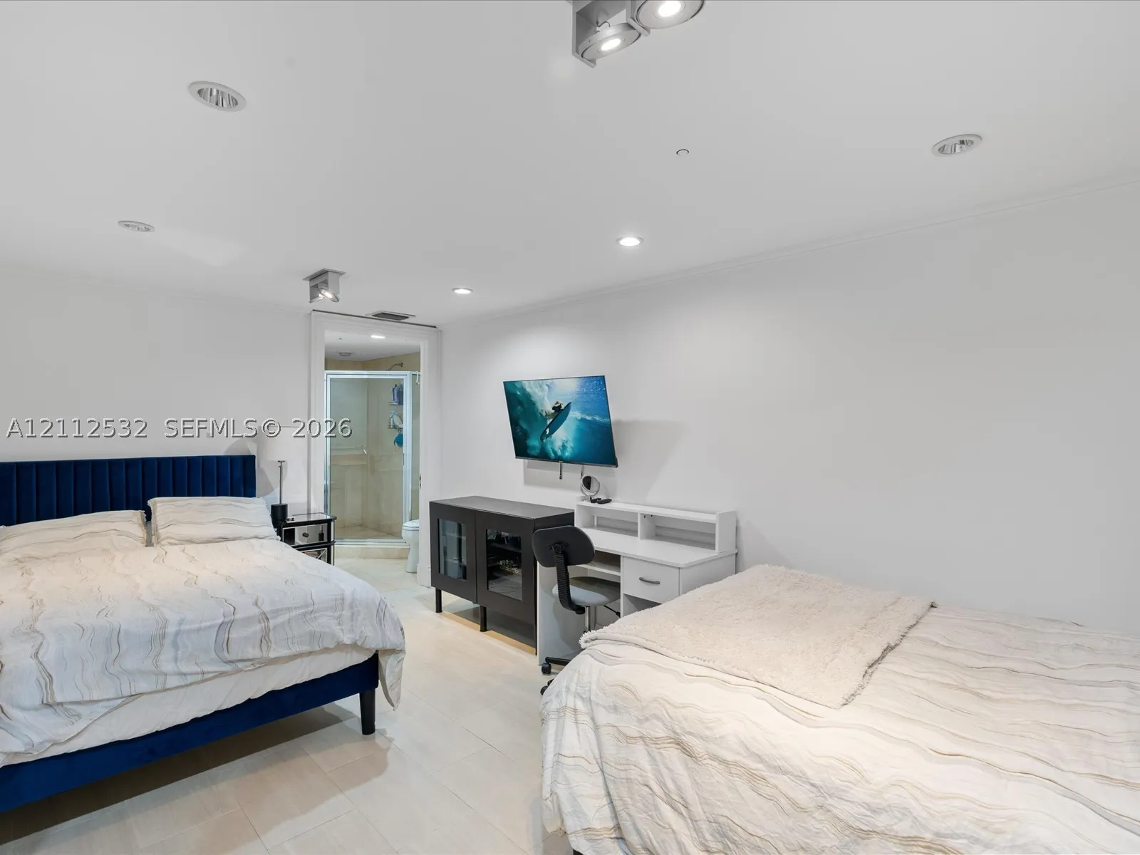 18911 Collins Ave #601