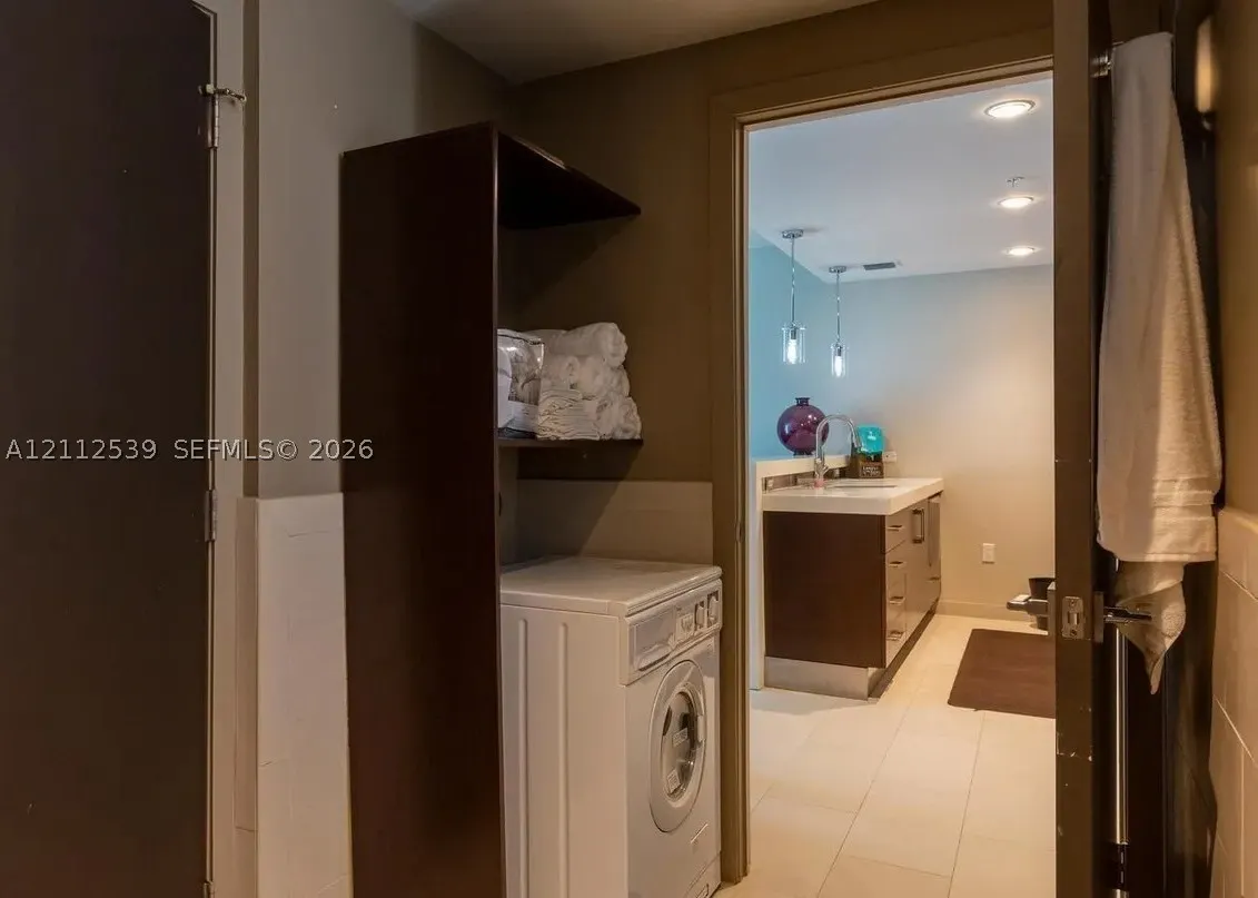 17315 Collins Ave #705