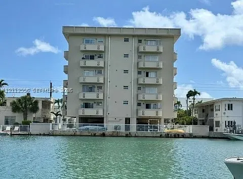 8400 Byron Ave #4E