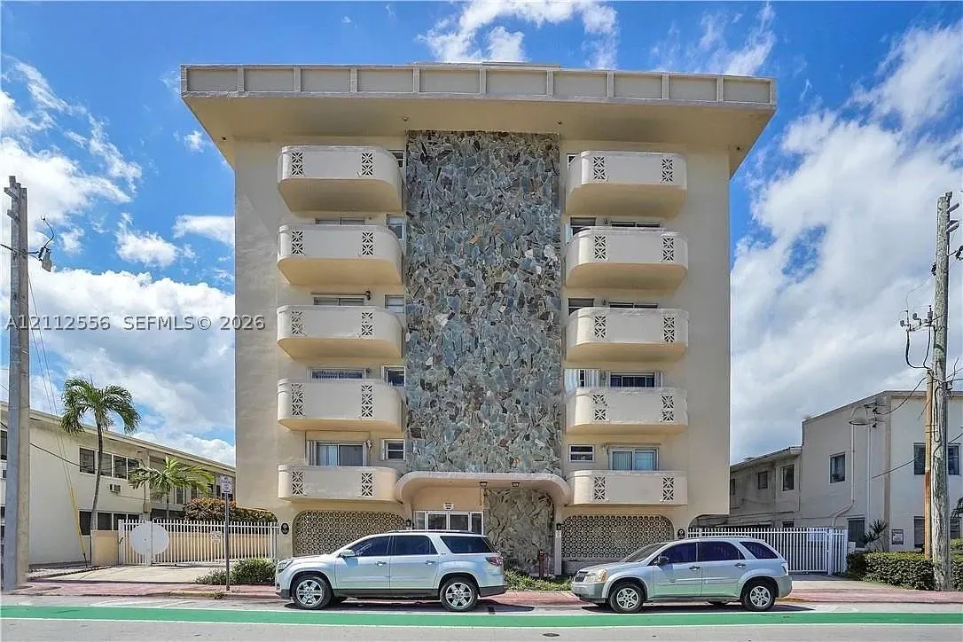 8400 Byron Ave #4E