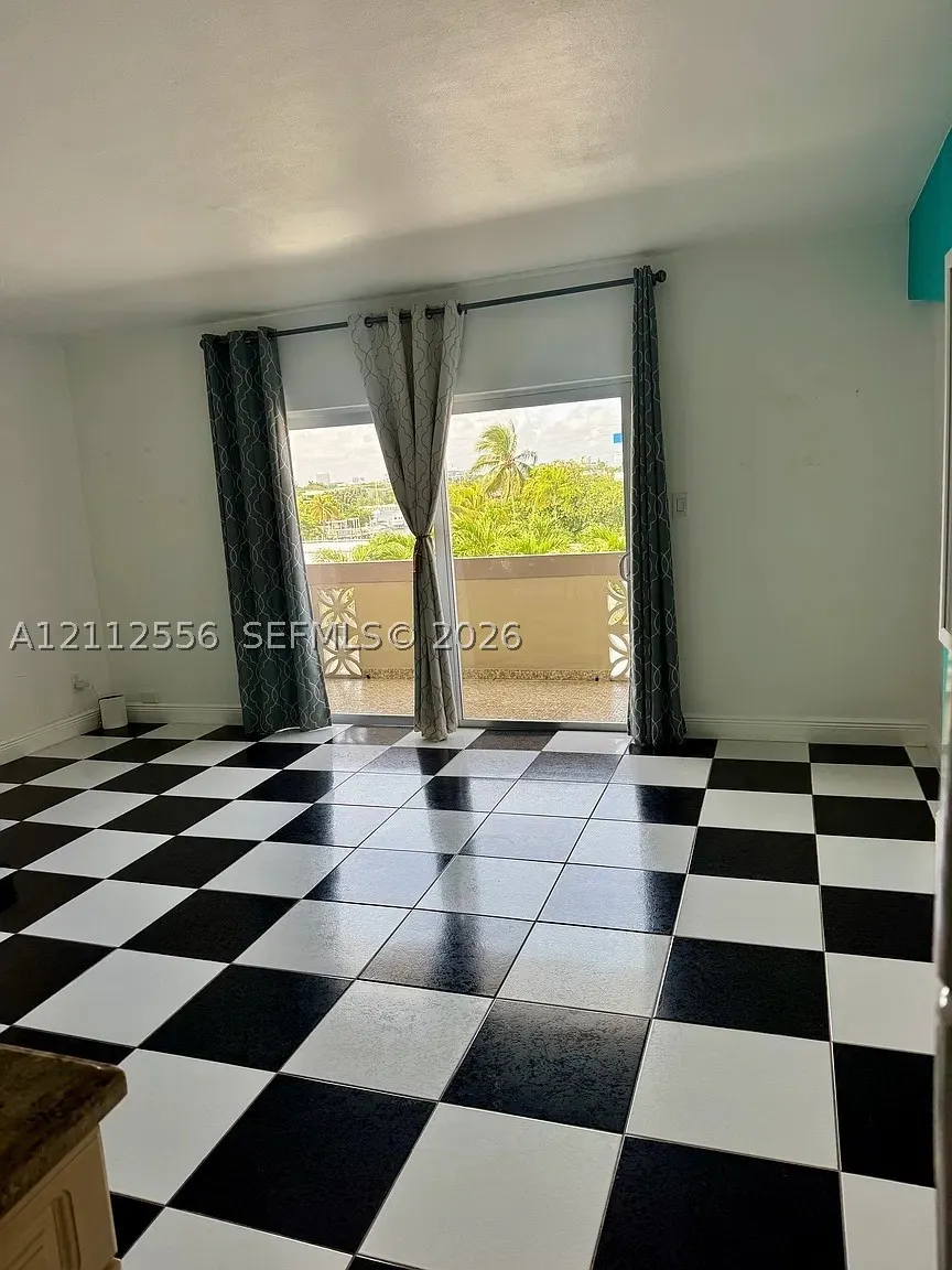 8400 Byron Ave #4E