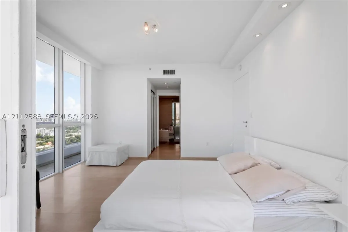 540 West Ave #1914
