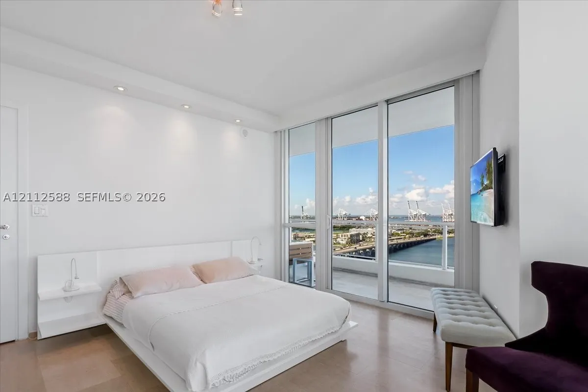 540 West Ave #1914
