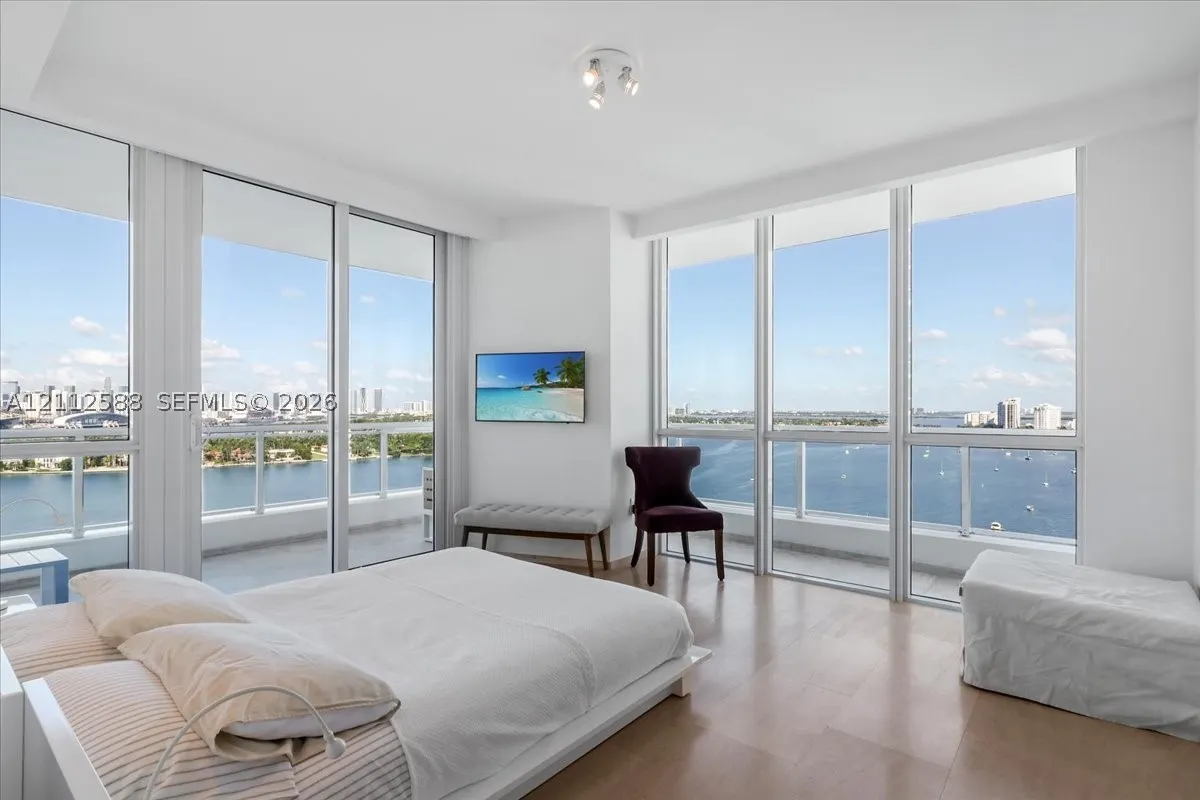 540 West Ave #1914