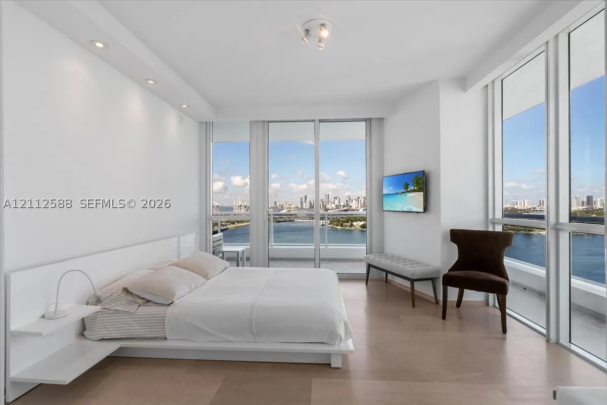 540 West Ave #1914