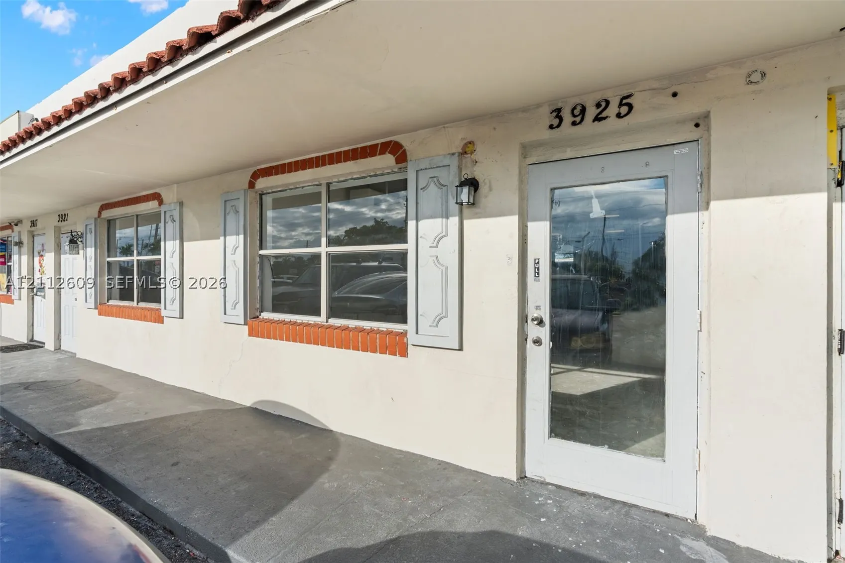 3901 N Andrews Ave #3921 & 3925