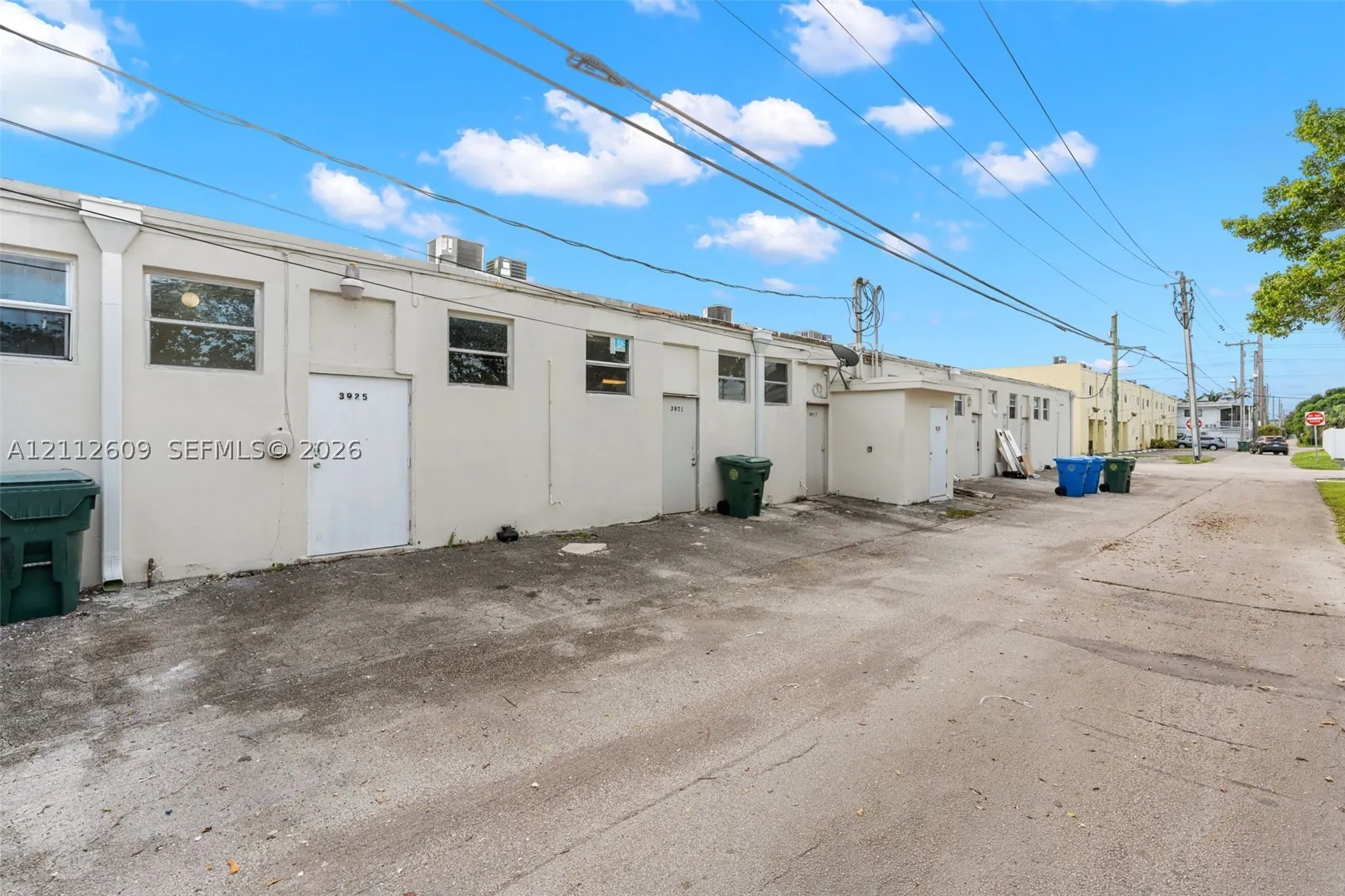3901 N Andrews Ave #3921 & 3925