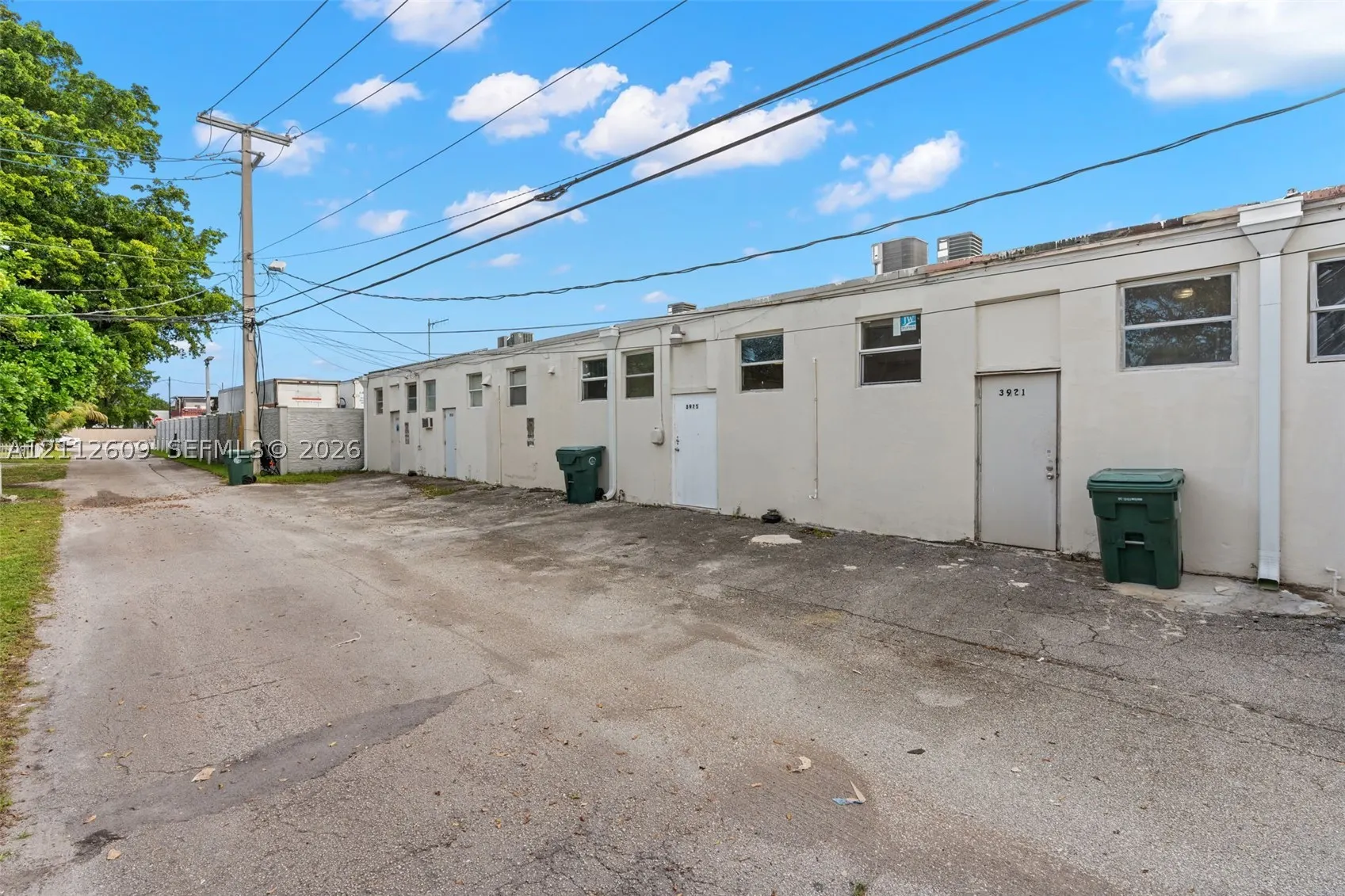 3901 N Andrews Ave #3921 & 3925
