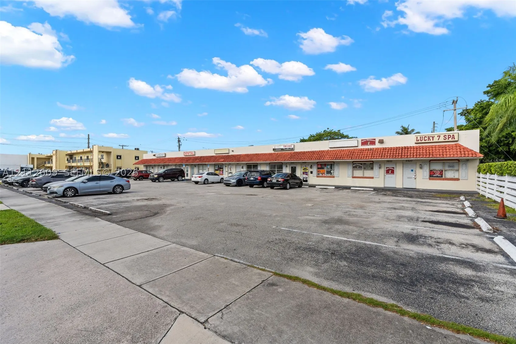 3901 N Andrews Ave #3921 & 3925