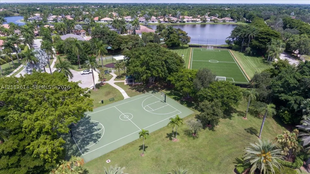1422 Victoria Isle Dr
