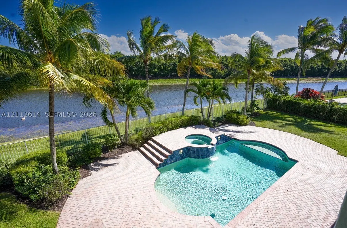 1422 Victoria Isle Dr