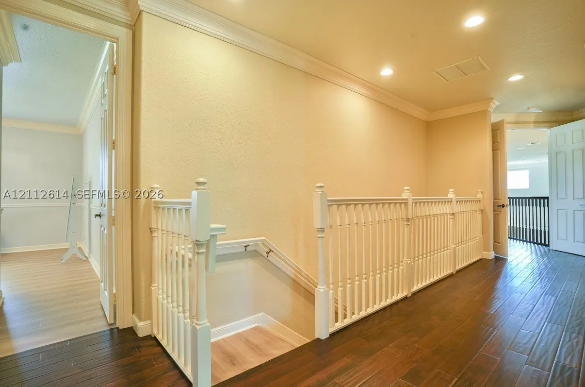 1422 Victoria Isle Dr