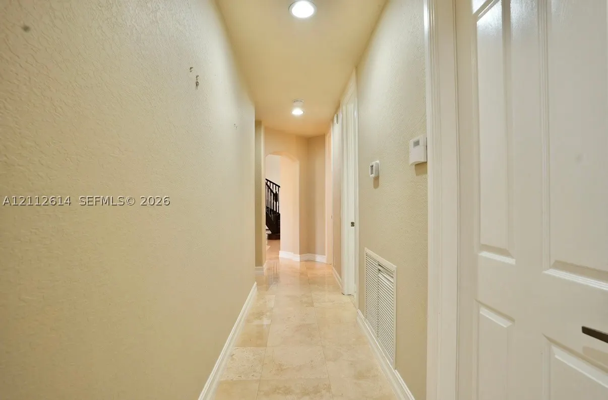 1422 Victoria Isle Dr