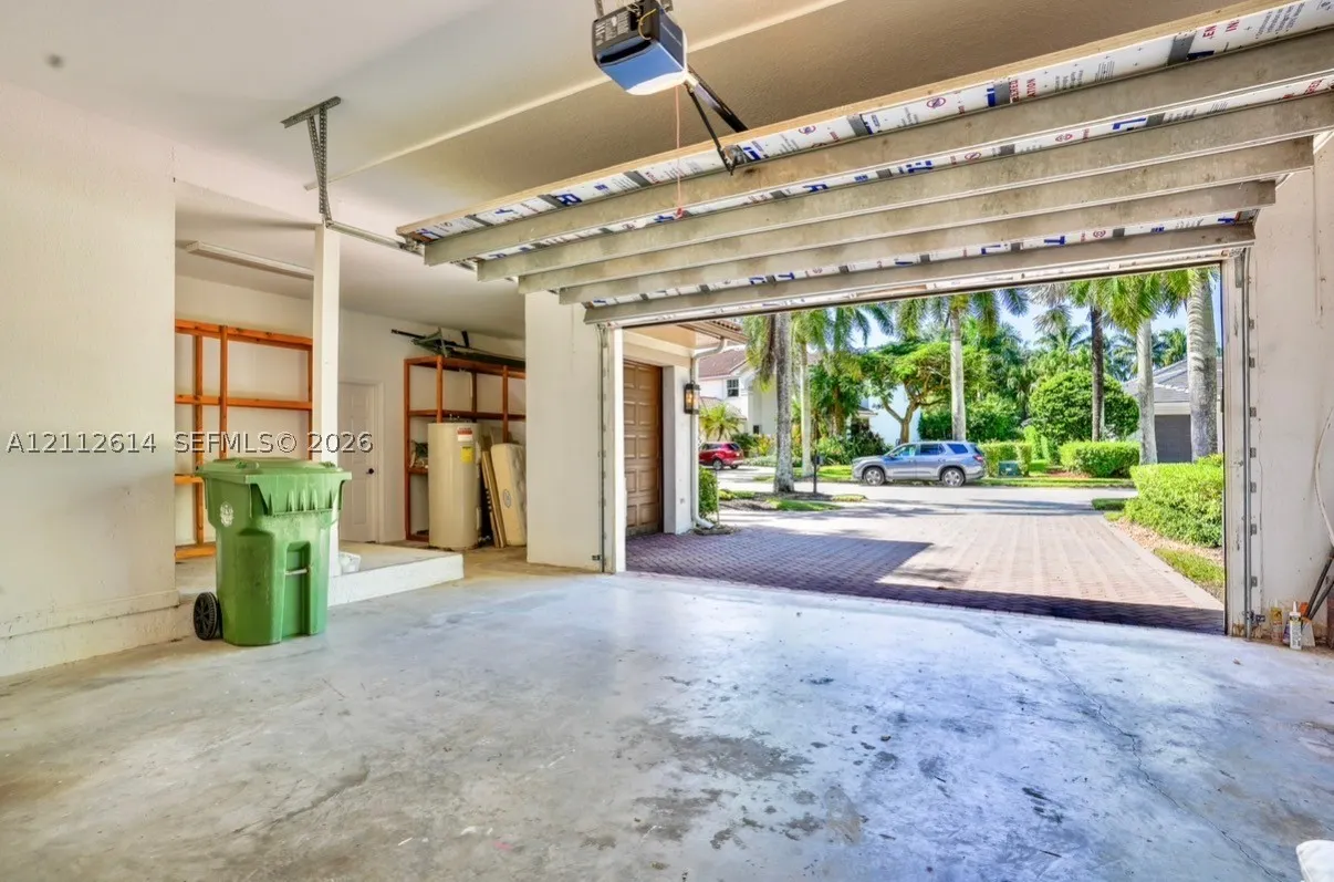 1422 Victoria Isle Dr