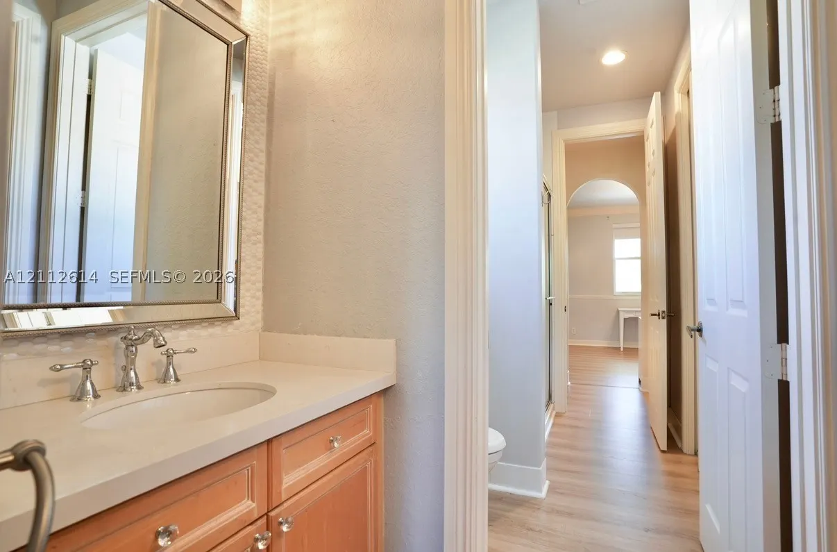 1422 Victoria Isle Dr