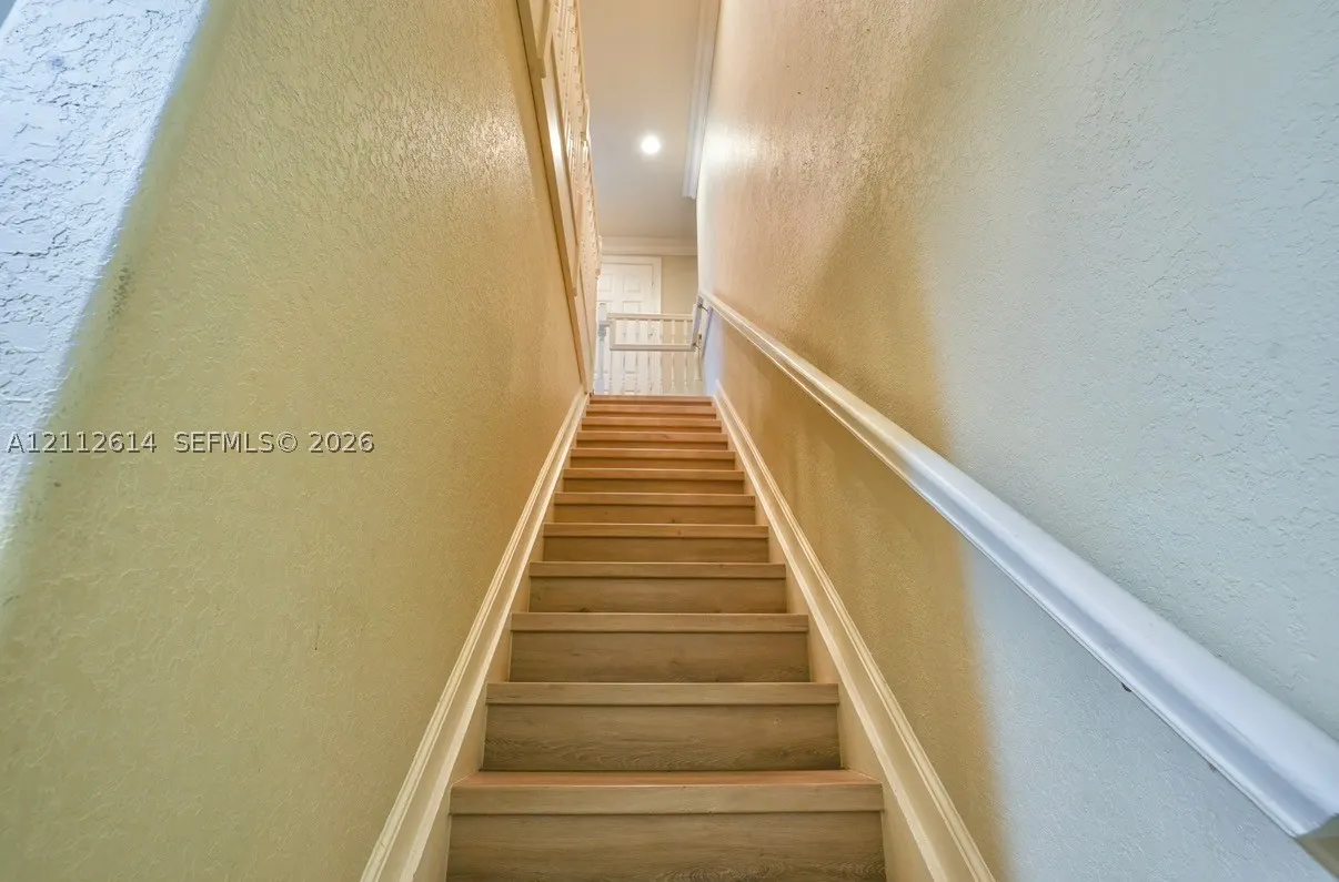 1422 Victoria Isle Dr