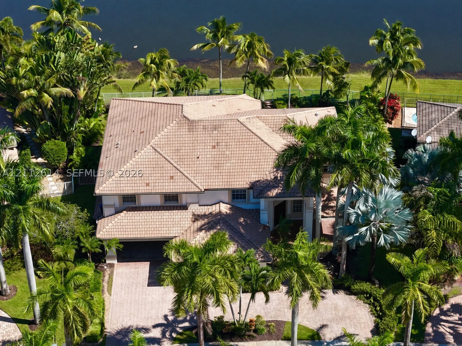 1422 Victoria Isle Dr