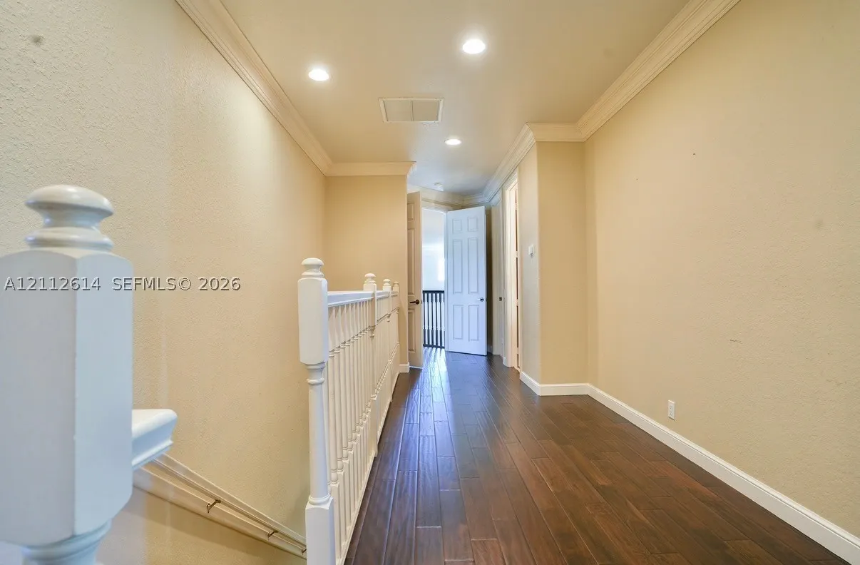 1422 Victoria Isle Dr