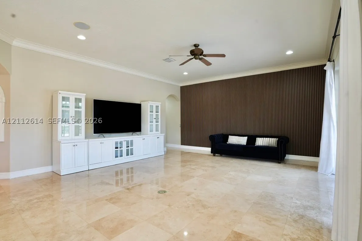 1422 Victoria Isle Dr