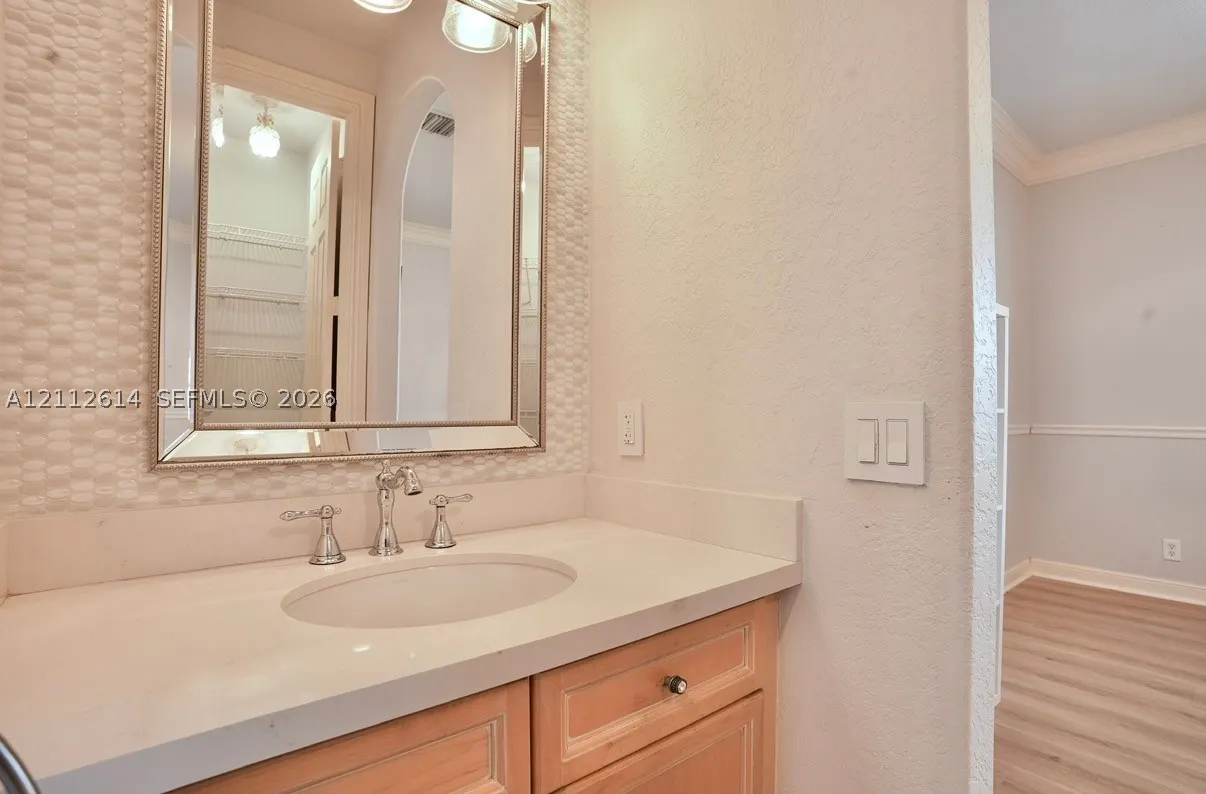 1422 Victoria Isle Dr