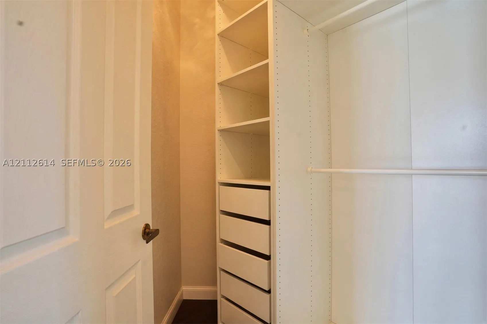 1422 Victoria Isle Dr