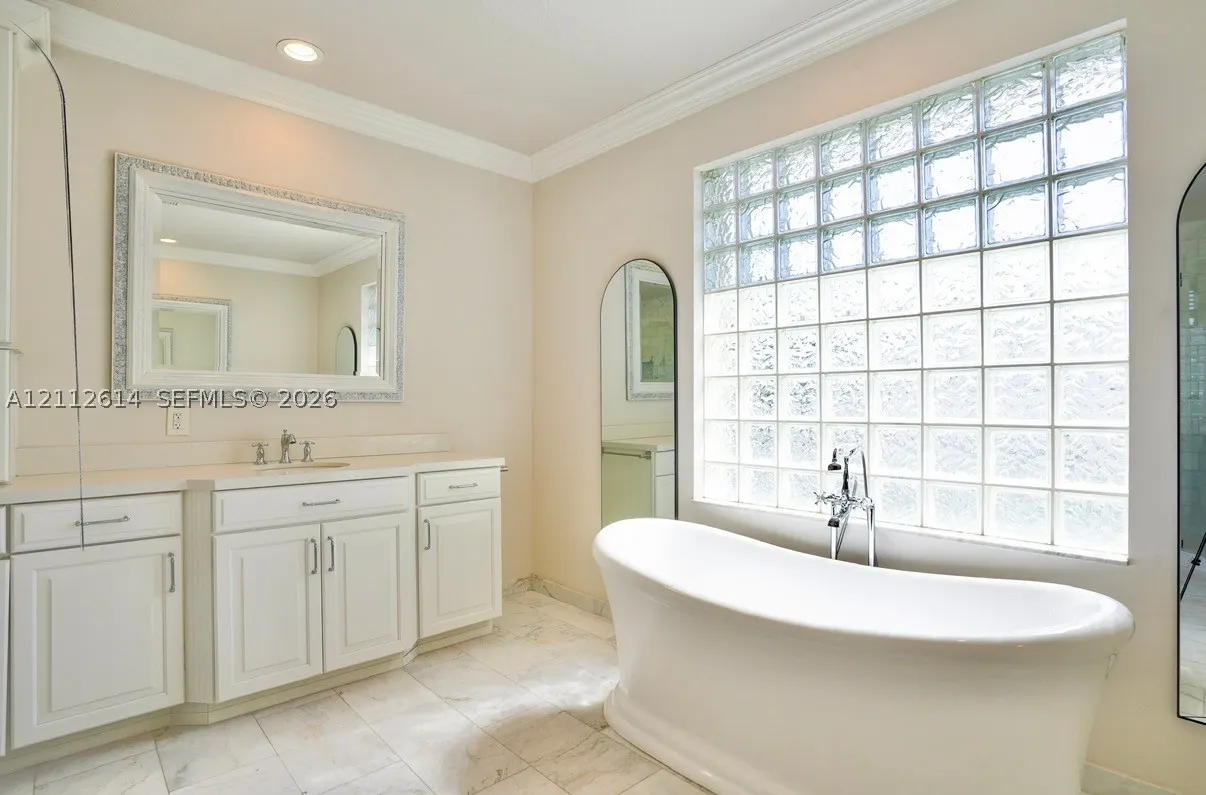 1422 Victoria Isle Dr