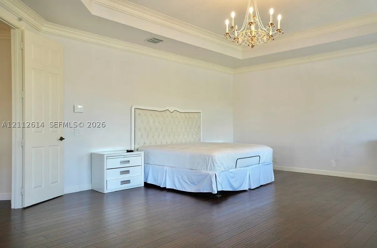 1422 Victoria Isle Dr
