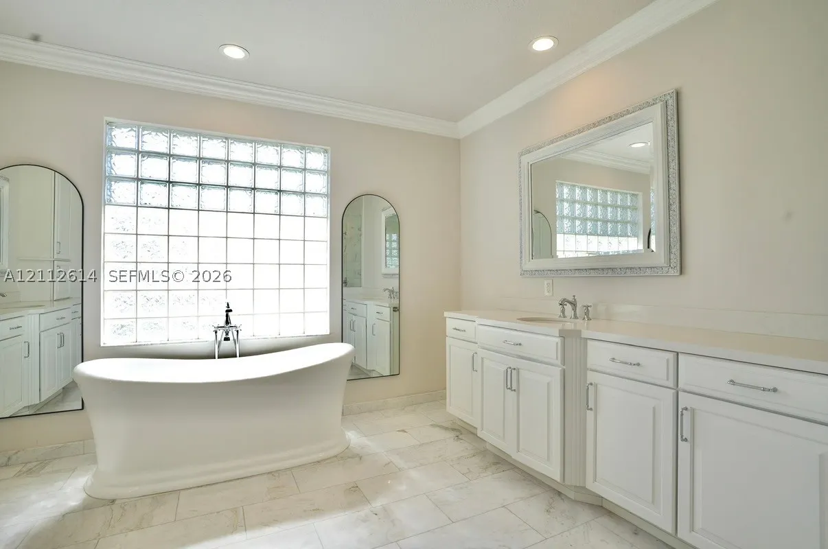 1422 Victoria Isle Dr
