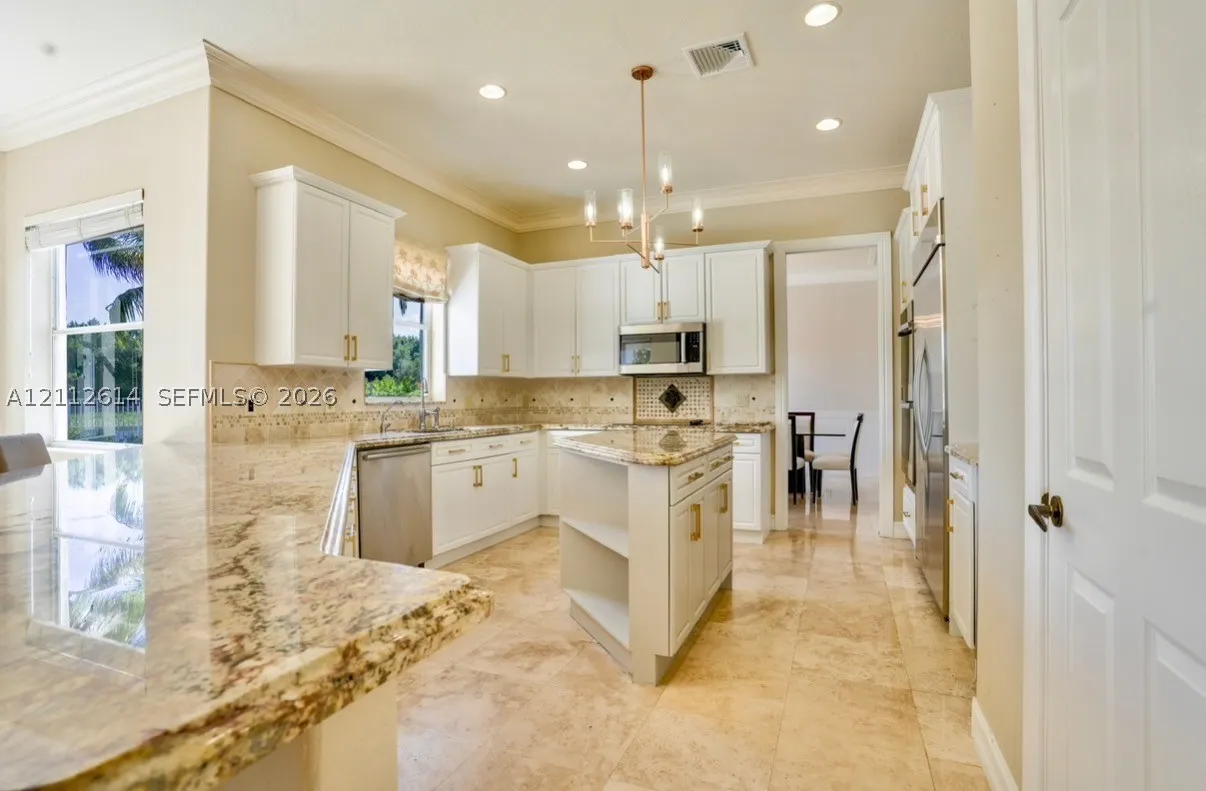 1422 Victoria Isle Dr