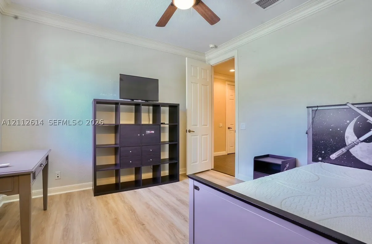 1422 Victoria Isle Dr
