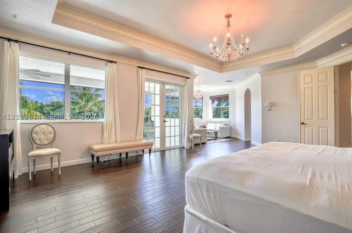 1422 Victoria Isle Dr