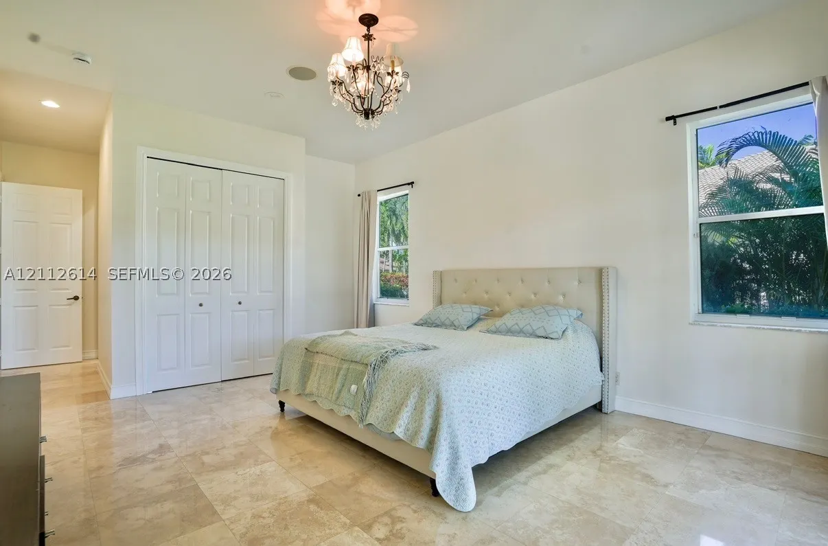 1422 Victoria Isle Dr