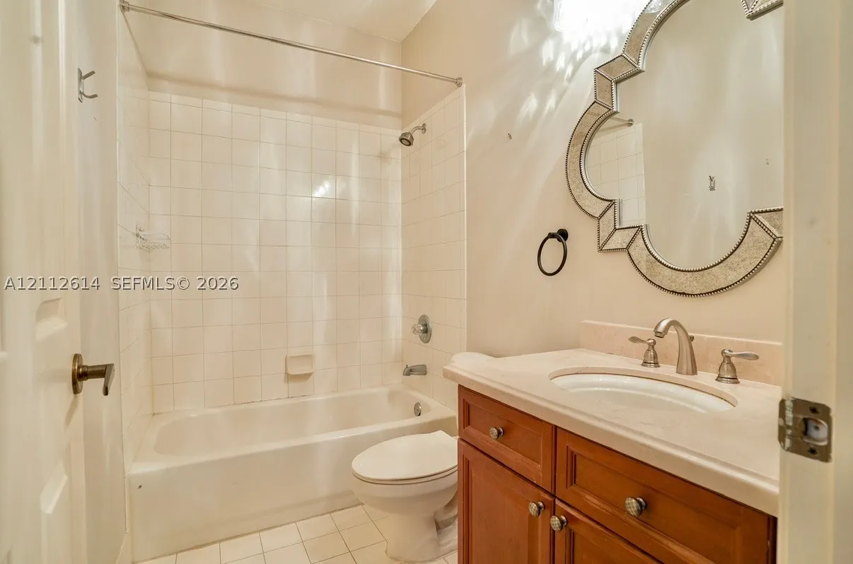 1422 Victoria Isle Dr