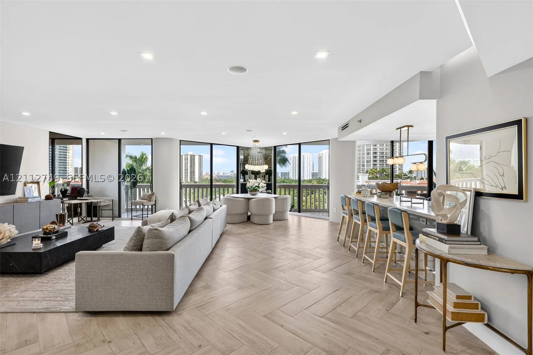2000 Island Blvd #804