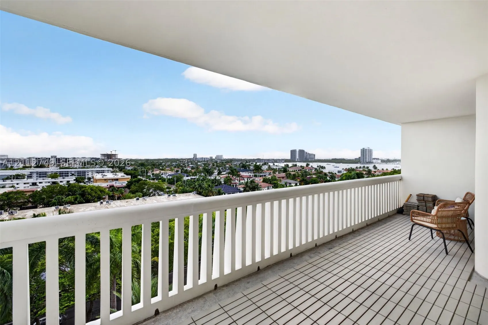 2000 Island Blvd #804