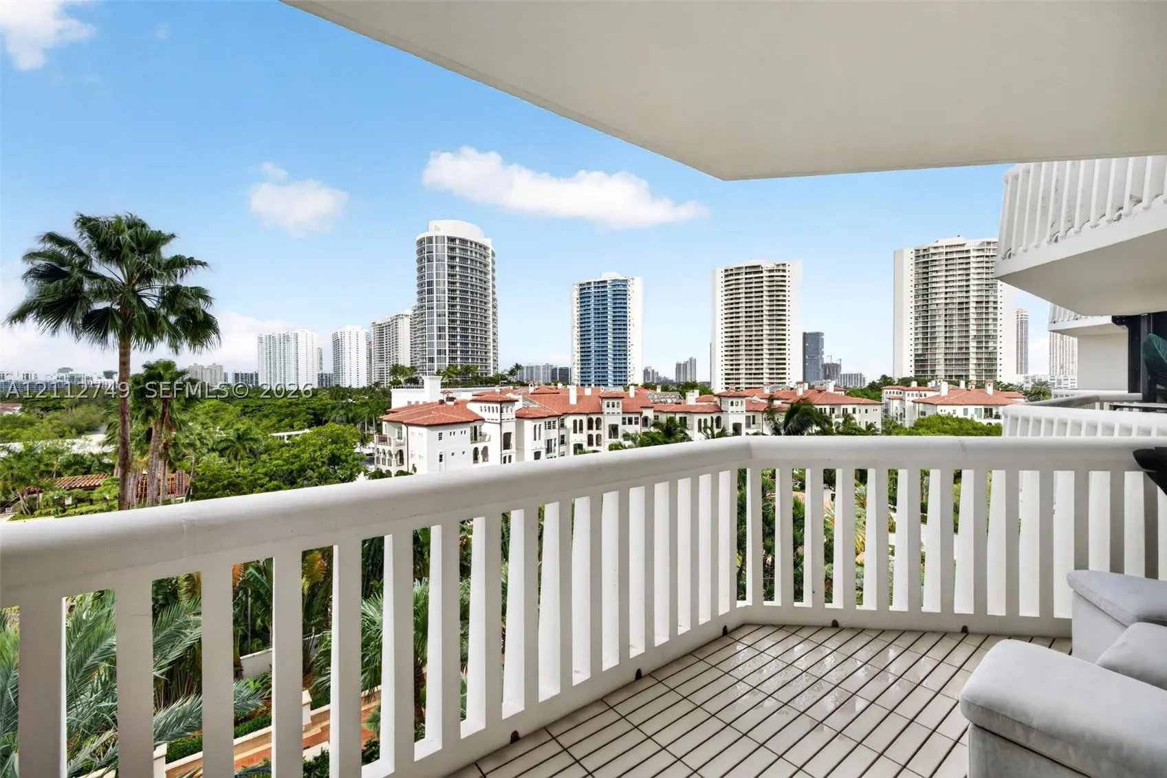 2000 Island Blvd #804