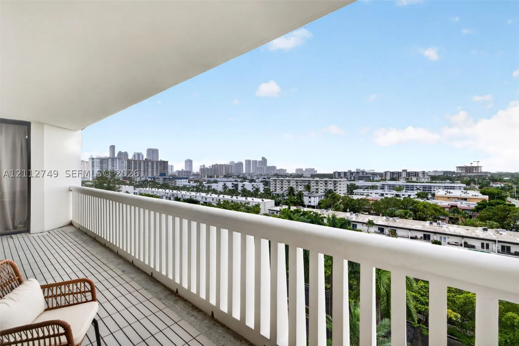 2000 Island Blvd #804