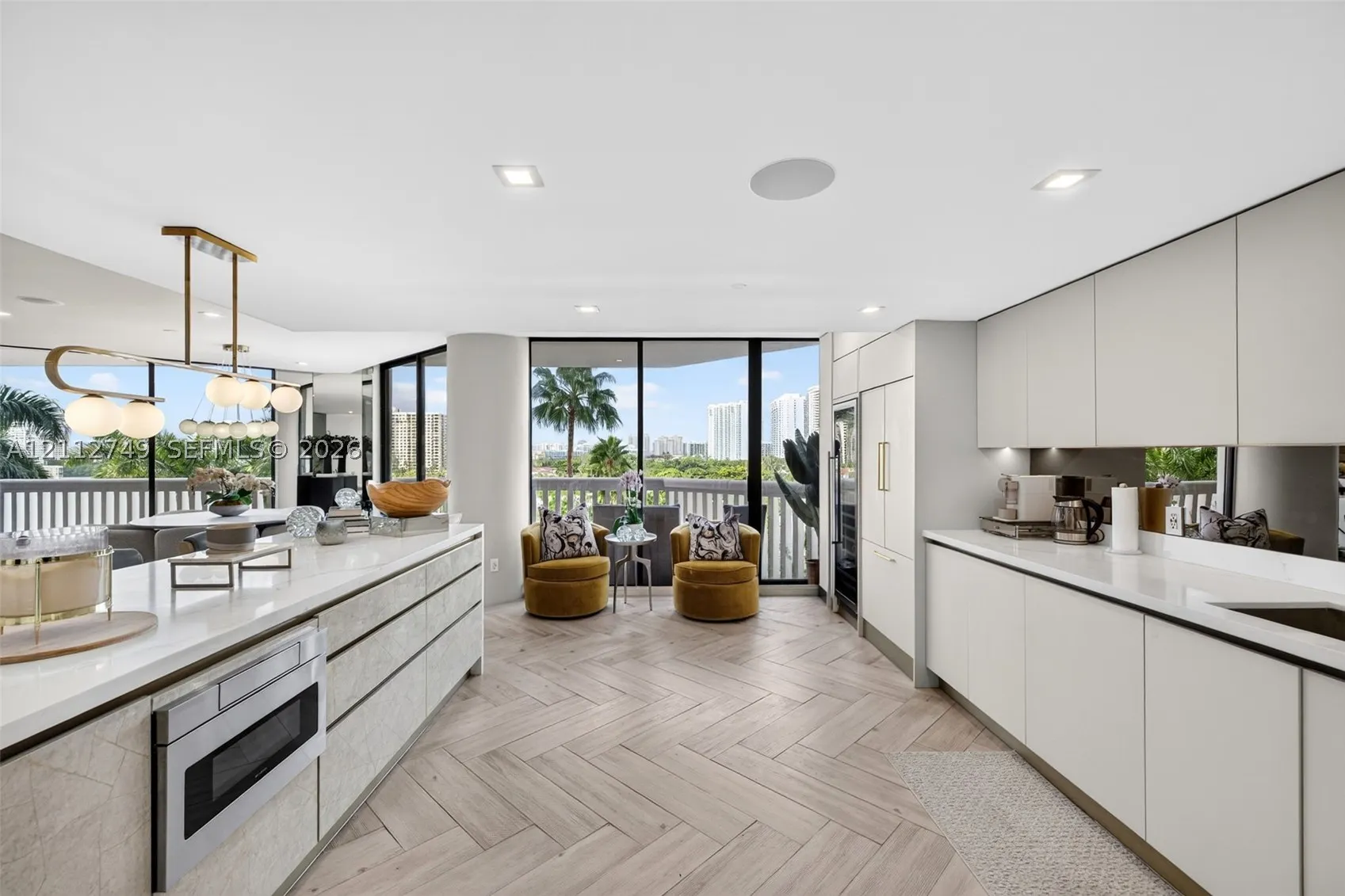 2000 Island Blvd #804