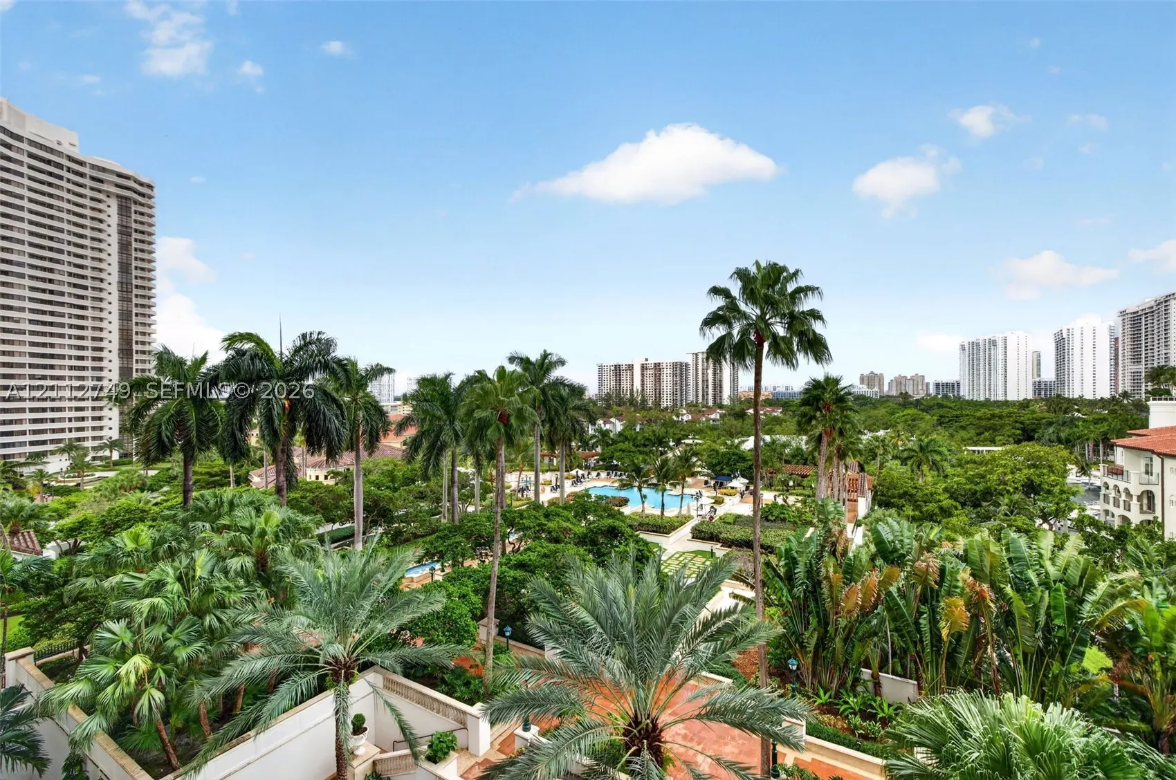 2000 Island Blvd #804