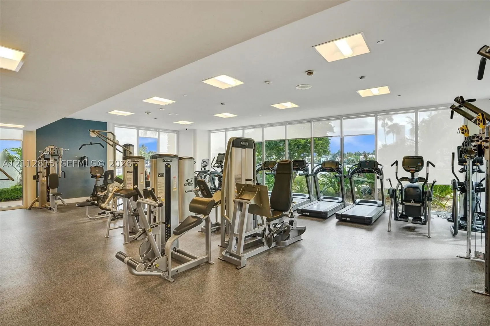 20281 E Country Club Dr #615