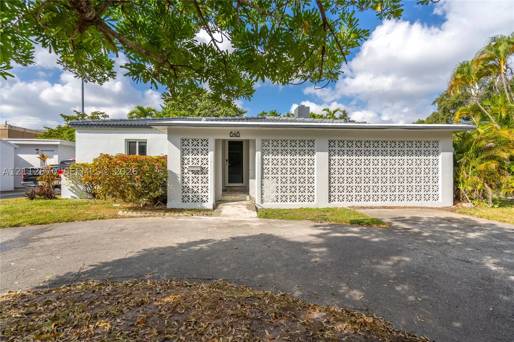 648 South Dr
